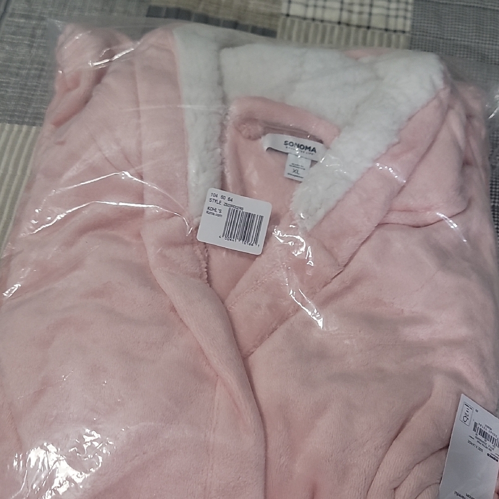 NWT Sonoma XL Pink Plush Sherpa Robe